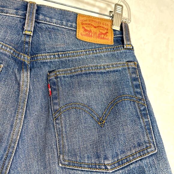 Levi's Jeans 26 White Oak Cone DEnim Medium Wash Raw Hem Button Pink Dyed Skinny - Picture 6 of 14